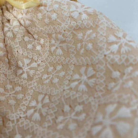 NWOT Indian Lucknow embroidery Wristlet - Picture 3 of 3